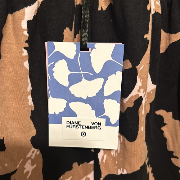 Brand new jumpsuit - Picture 3 of 7